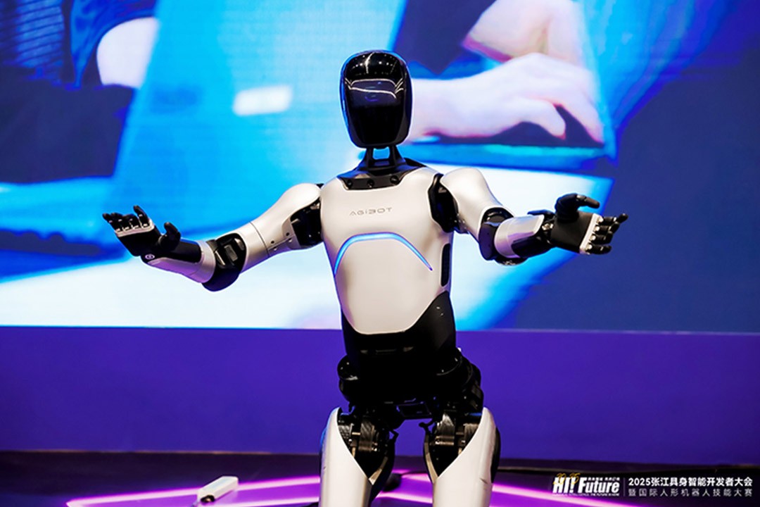 星空xingkong远征A2成全球首个同时拥有中美欧认证的人形机器人