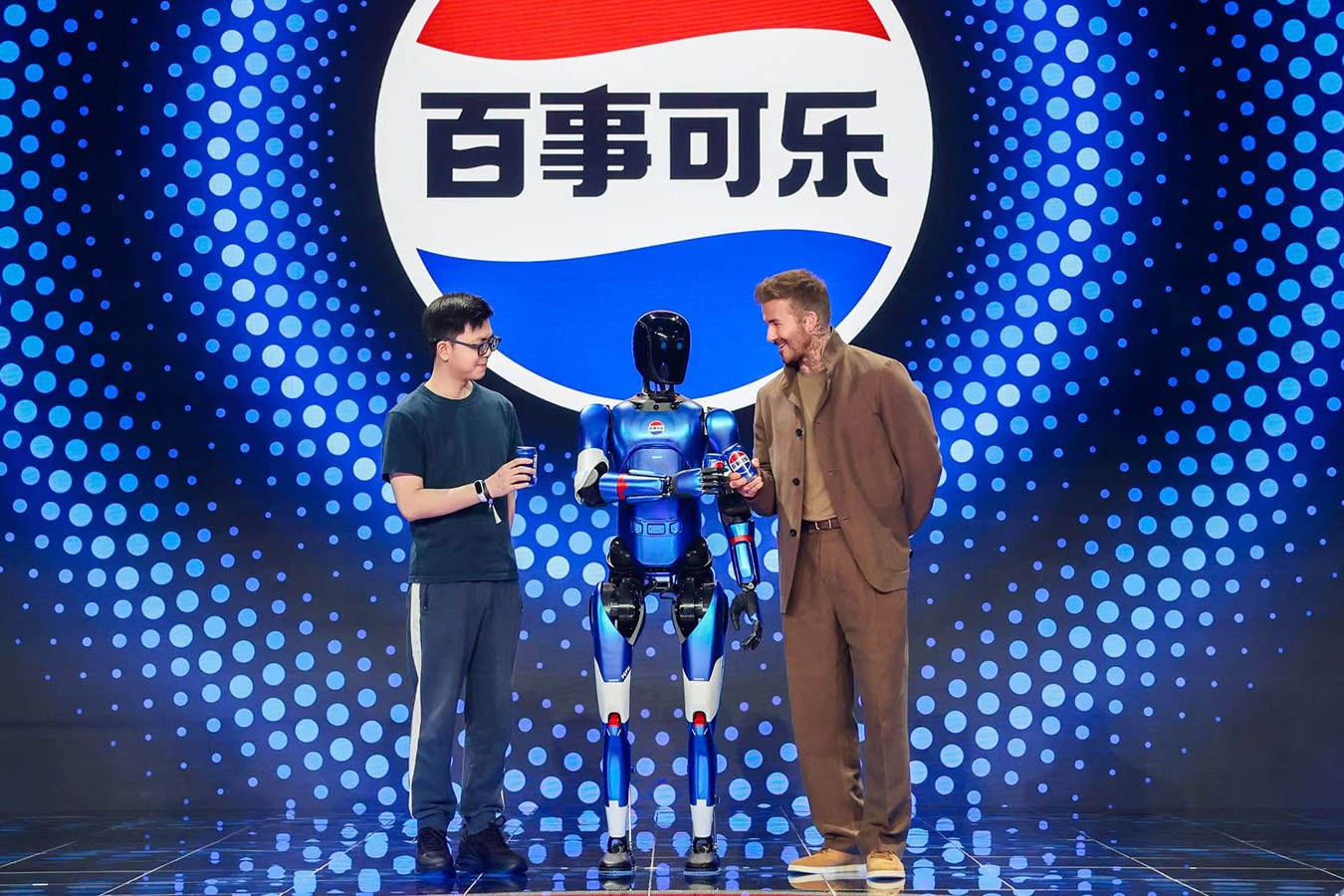 星空xingkong机器人携手百事中国共创“百事蓝宝” 共燃渴望新章